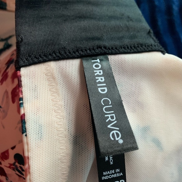 Torrid 360 Smoothing Bra - Picture 4 of 7